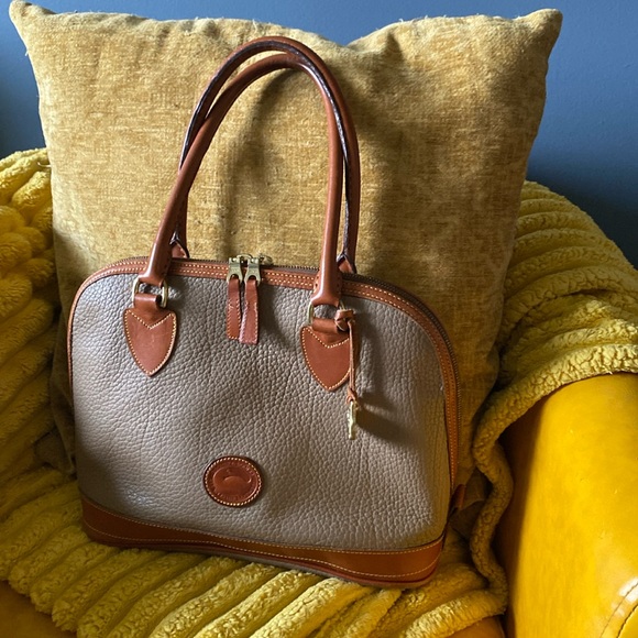 Dooney & Bourke Handbags - Beautiful vintage Dooney Alma style bag